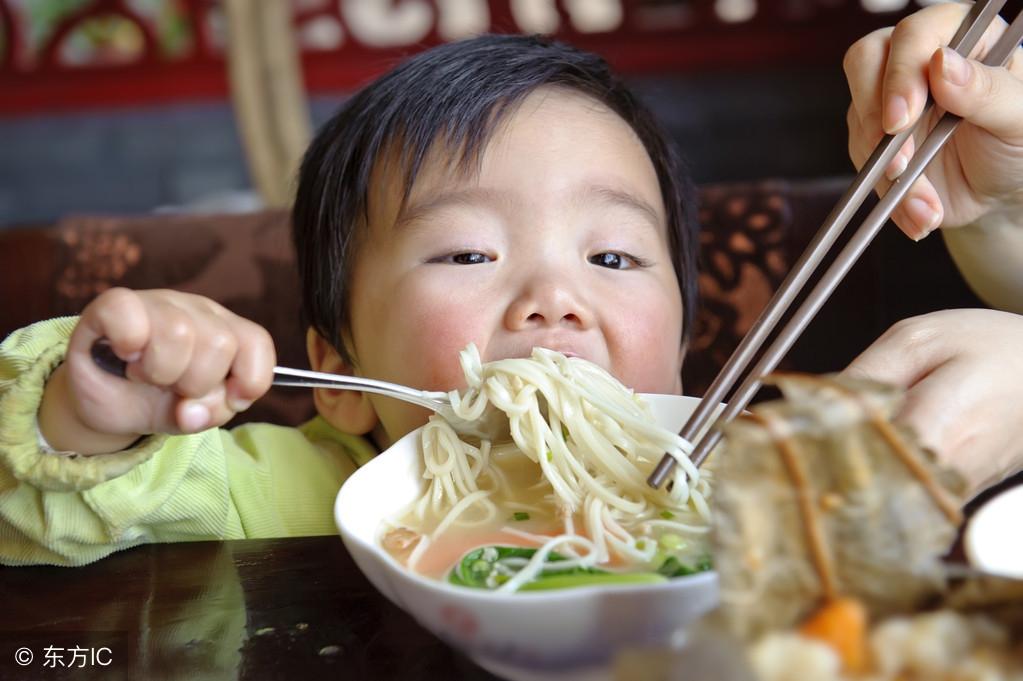 四个月婴儿添加辅食，营养与成长的转折点